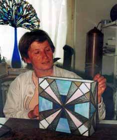 Ruth mit Ihrer Wandlampe